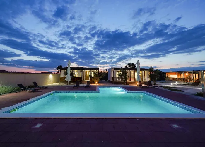 12 Bedroom In