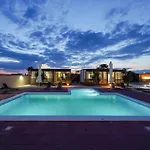 12 Bedroom In