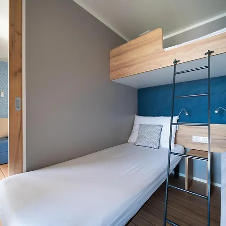 Vakantiehuis 12 Bedroom In Drage