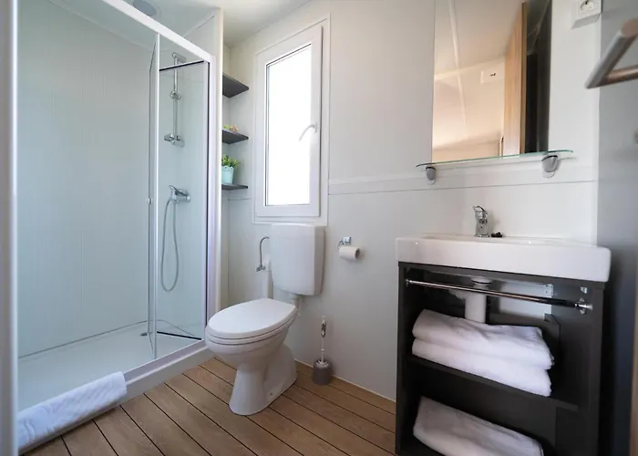 12 Bedroom In בית נופש דראגה