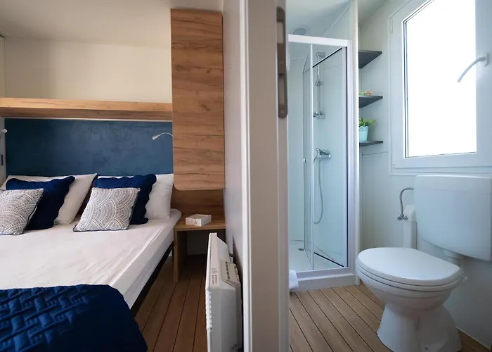 12 Bedroom In דראגה