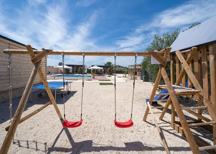 12 Bedroom In בית נופש *