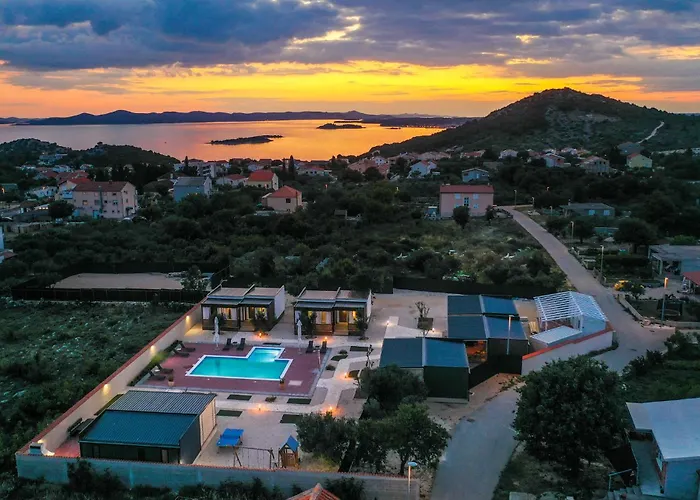 בית נופש 12 Bedroom In