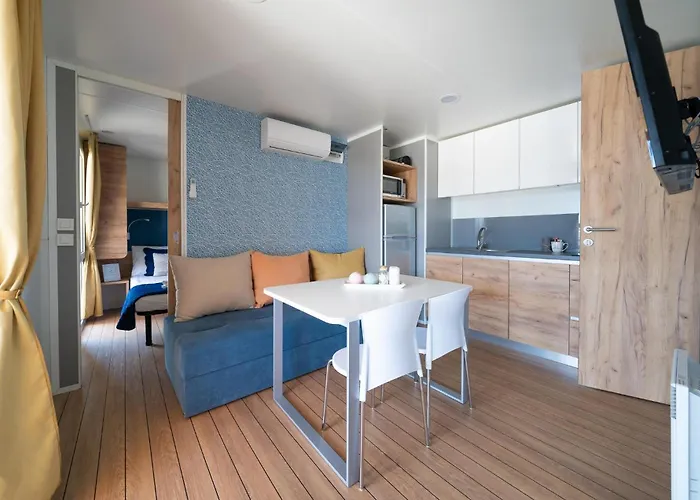 12 Bedroom In בית נופש *