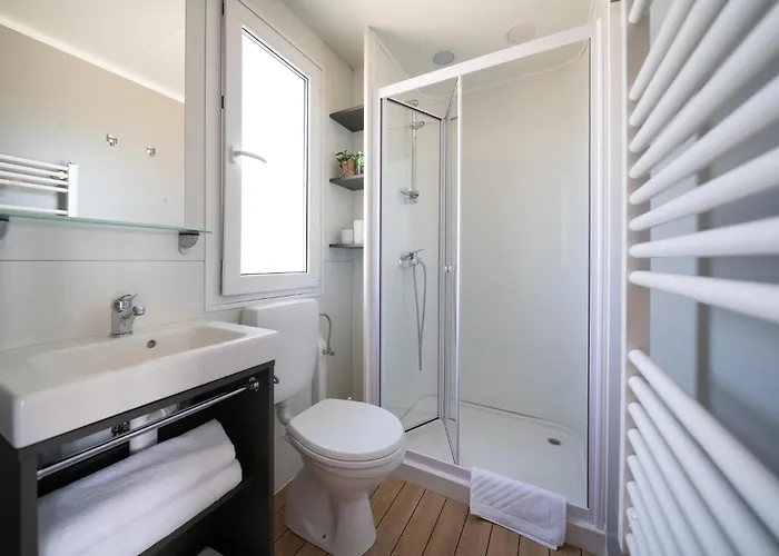 12 Bedroom In